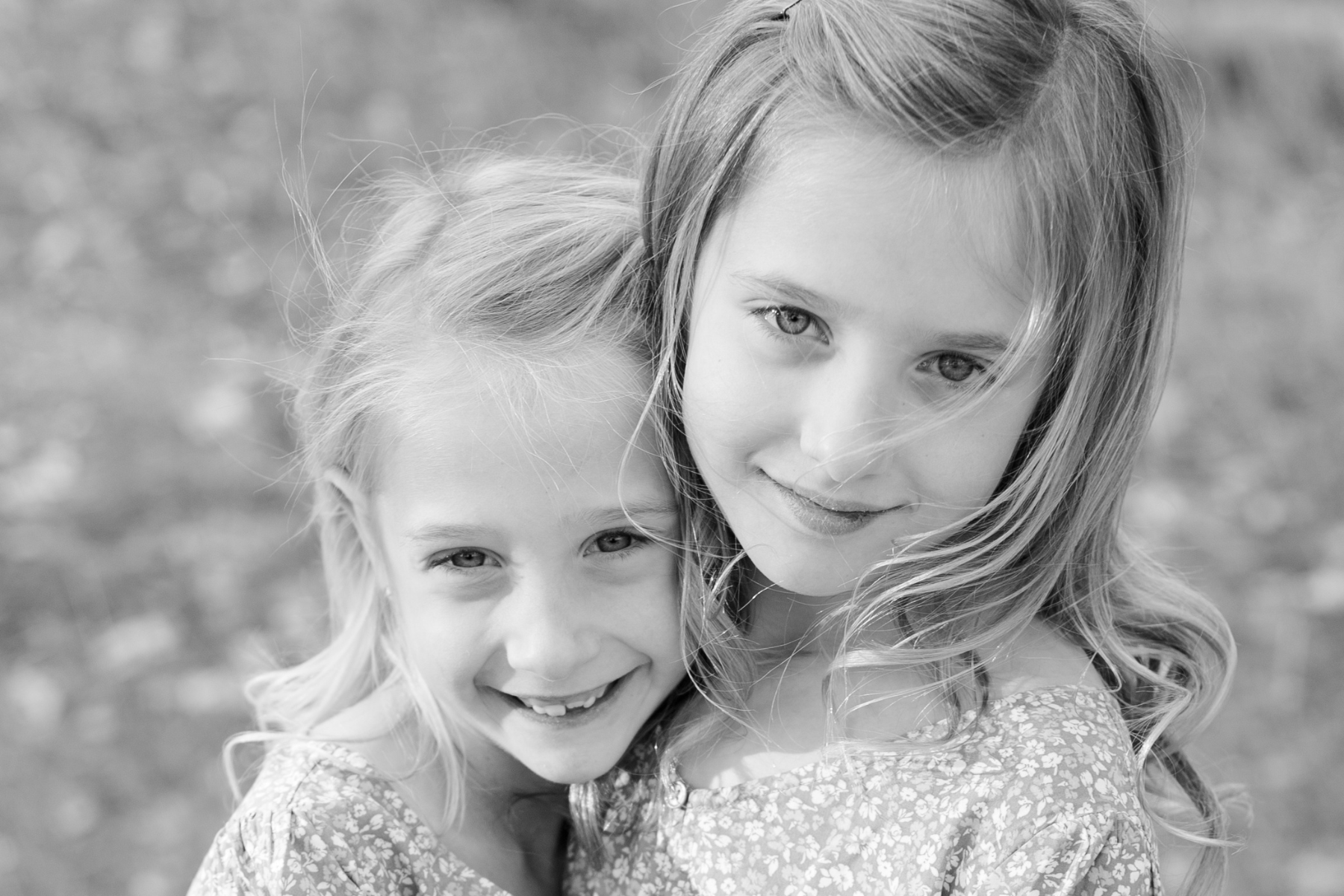 Sisters hug at family session in Pueblo Colorado